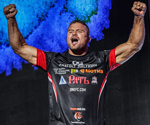 Малыхин нокаутировал де Риддера и стал чемпионом ONE Championship (видео)