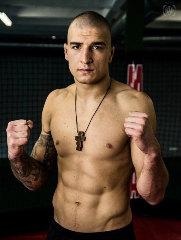 Бой Ярослав Амосов vs. Эрик Силва турнире Bellator 216