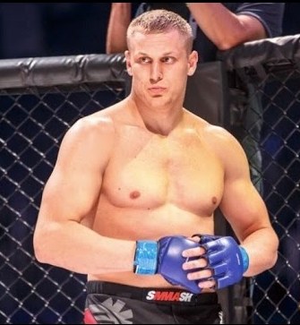 Неудачный дебют Сергея Павловича в UFC (видео)
