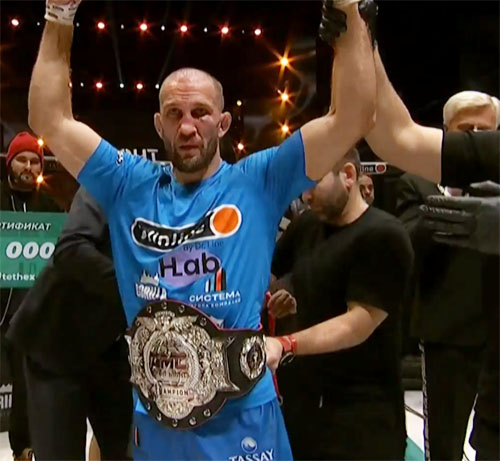 Александр Сарнавский стал чемпионом AMC Fight Nights (видео)