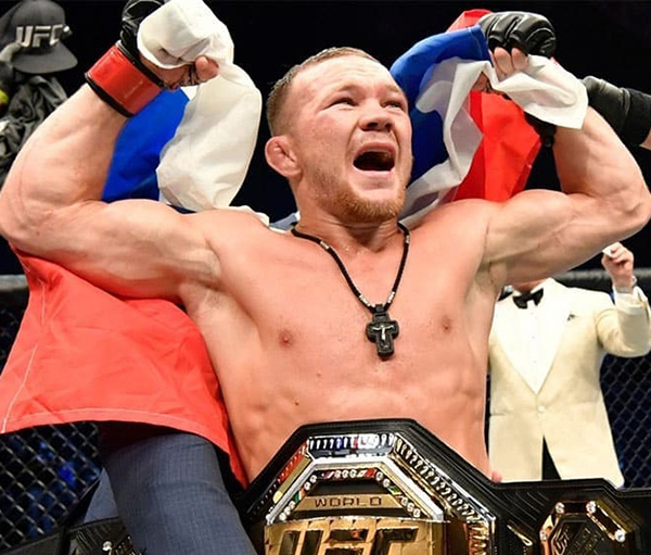 Петр Ян победил Кори Сэндхаген и завоевал временный пояс чемпиона (видео)