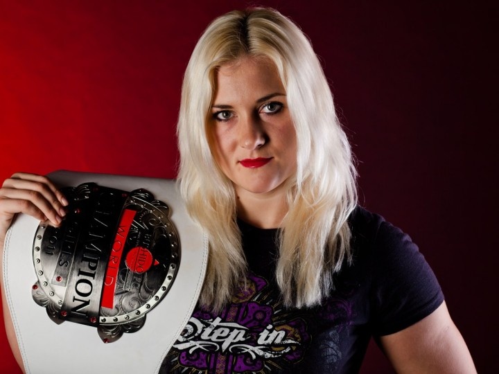 Яна Куницкая подписала контракт с UFC